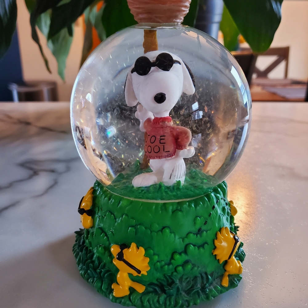 Vintage Snoopy and Woodstock Birds Snowglobe - Picture 3 of 17